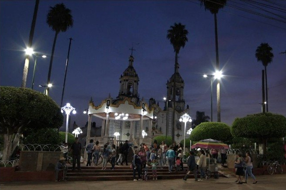 Habitantes de municipio de Jalisco satisfechos con el cambio a LEDs
